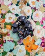 Load image into Gallery viewer, Grip Scattered - Paradisefold 100% Silk Hair Tie Fashion Hair Accessory