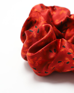 Load image into Gallery viewer, Giant Tears silk scrunchie no-snag hair tie, detail of Grade 6A mulberry silk by Paradisefold