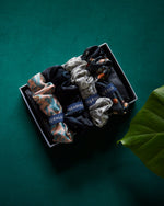 Load image into Gallery viewer, Paradisefold silk scrunchies Grip B