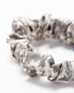 Load image into Gallery viewer, Paradisefold silk hairtie
